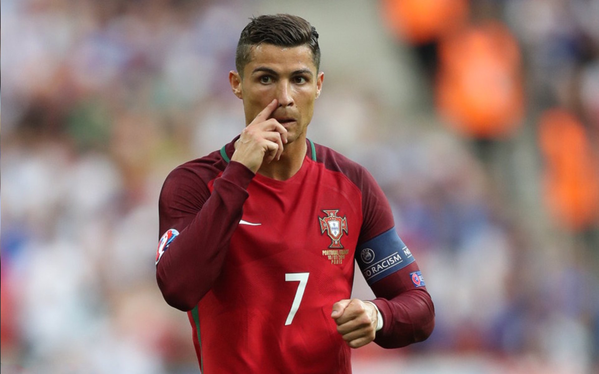 莱万多夫斯基在勇士比赛中挺进下一轮，回归赛场引发热议！